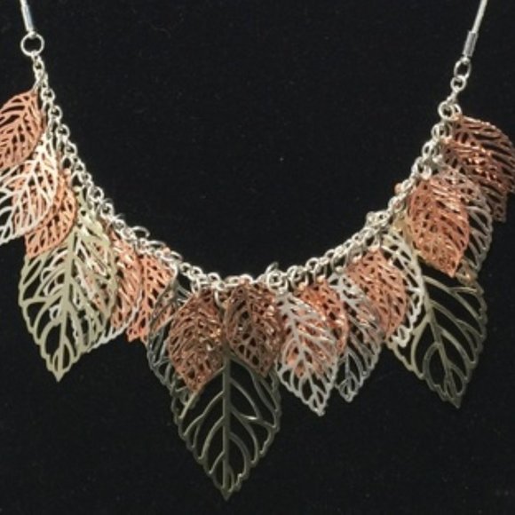 NEW Tri-Color Multi Leaf Statement Necklace - Picture 4 of 7